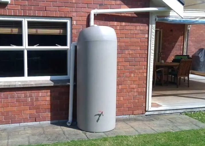 800 litre storage water tanks.