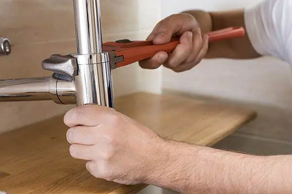 Lower Hutt plumbers Local plumbers and hot water cylinder repair and replacement. Emergency plumbers. Water pipe leak repairs. Master Plumbers.